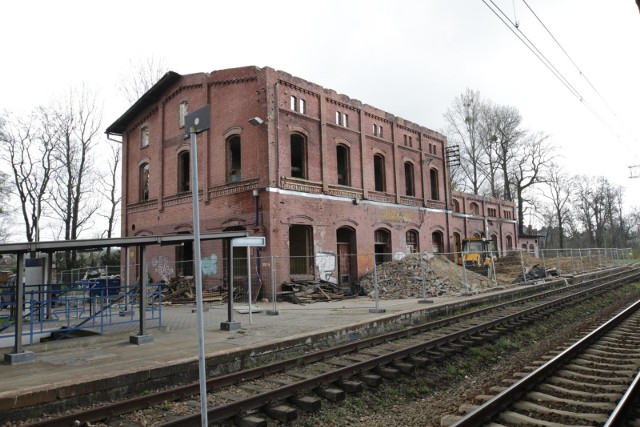 Zobacz kolejne zdjęcia. Przesuwaj zdjęcia w prawo - naciśnij strzałkę lub przycisk NASTĘPNE