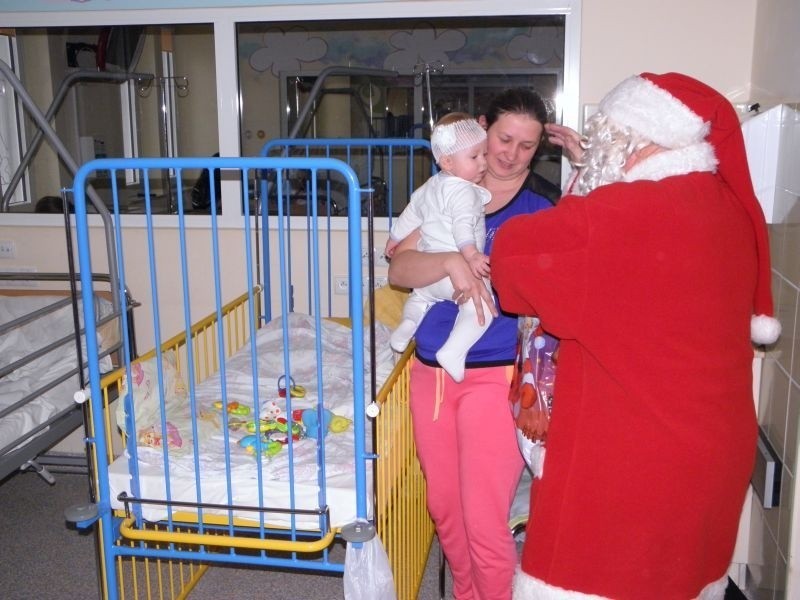 Mikołaj u dzieci w szpitalu w Staszowie