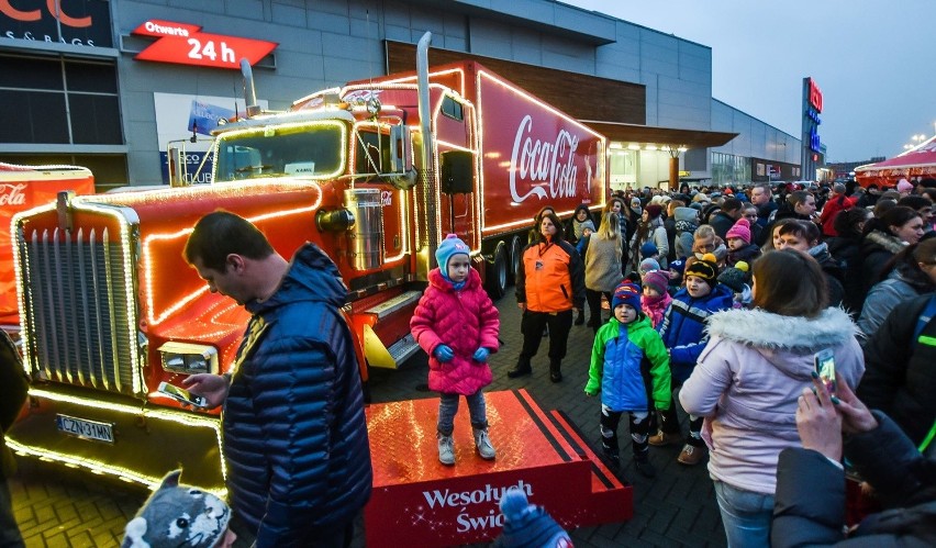 Mikołaj przyjechał do Bydgoszczy ciężarówką Coca-Coli