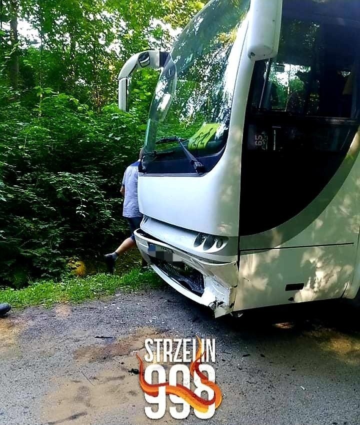 Pijany kierowca volkswagena zderzył się czołowo z autobusem...