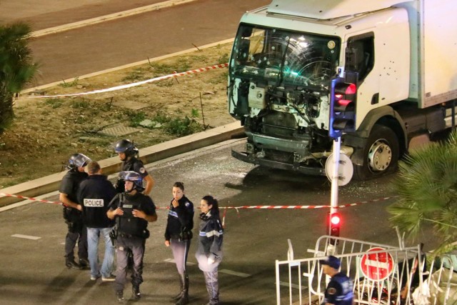 Przykład Francji pokazał, jak łatwo przeoczyć niebezpieczeństwo. Zamachowiec z Nicei uśpił czujność policjantów, mówiąc im, że przewozi lody