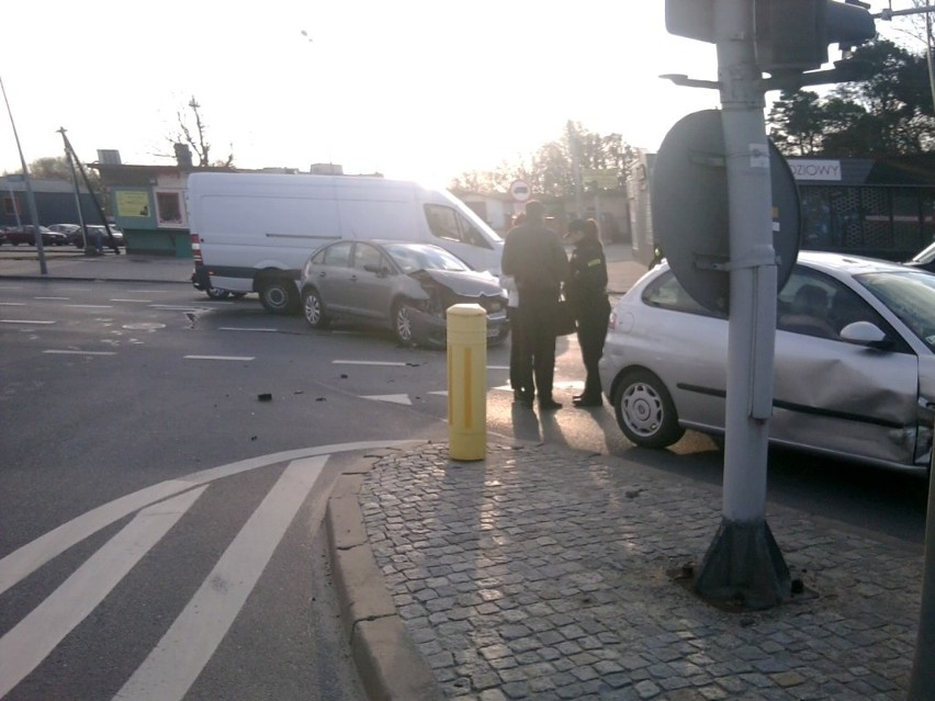 - Naoczni świadkowie twierdzili, iż kierowca citroena...