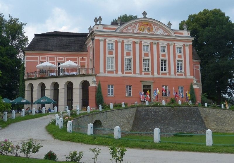 Pochodzący z XIV wieku Pałac w Kurozwękach jest własnością...