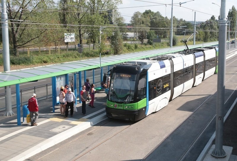 Szybki to może z nazwy. Z Wyszyńskiego do Turkusowej 4 min....