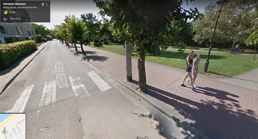 Przyłapani przez kamerę Google Street View na wakacjach w...
