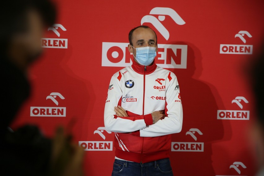 PKN Orlen nadal sponsorować będzie Roberta Kubicę i zespół Alfa Romeo Racing. Kierowca odwiedził rafinerię w Trzebini [ZDJĘCIA, WIDEO]