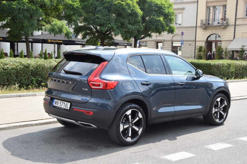 Volvo XC40...