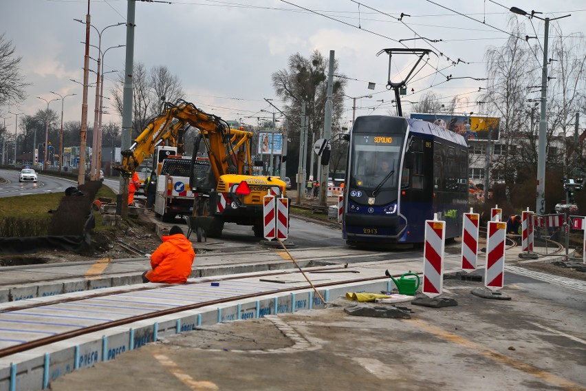 Dobiega końca przebudowa rozjazdów na skrzyżowaniu...