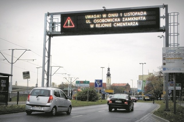 Tablice miały pokazywać aktualną sytuację. Tak jednak nie jest