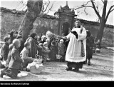 Święcenie pokarmów pod Krakowem. Dawne tradycje wielkanocne w Niepołomicach na archiwalnych zdjęciach 