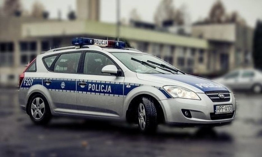 Policjanci staranowali radiowozem samochód prowadzony przez pijanego 41-latka