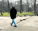 Groźne schody z placu Inwalidów do parku Krakowskiego