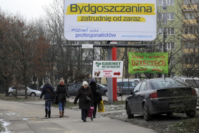 "Bydgoszczanina zatrudnię od zaraz. Poznań szuka profesjonalistów" - billboard o tej treści stoi m.in. przy ul. Wojska Polskiego