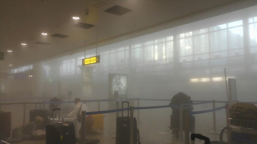 Kilka chwil po eksplozji na lotnisku w Brukseli