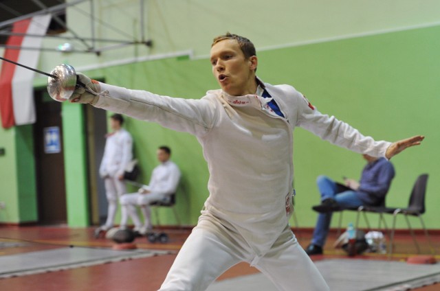 Szymon Staśkiewicz (GLSW.15) podczas zawodów szermierczych. Pięcioboista wystartował na ostatnich Igrzyskach Olimpijskich w Rio de Janeiro