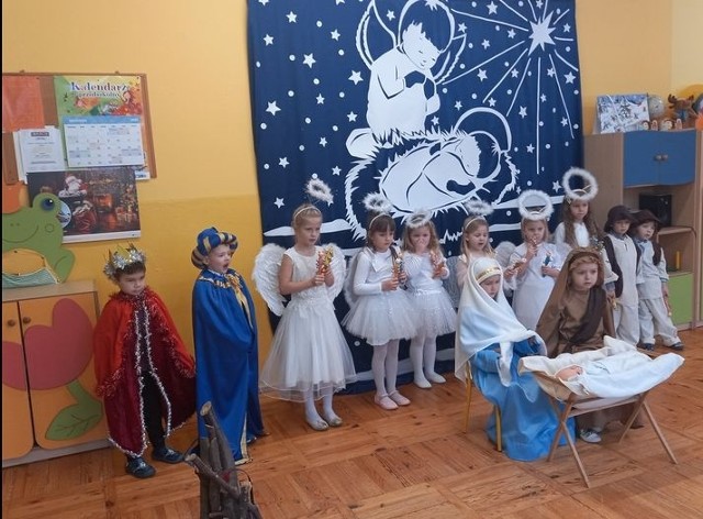 Środa, 22 grudnia 2021. Jasełka w oddziale przedszkolnym w Stępocicach.