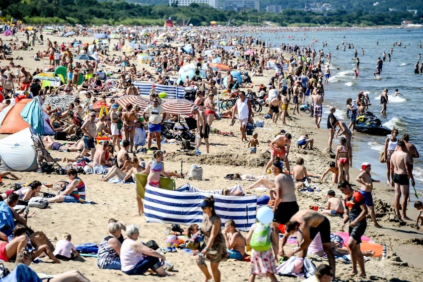 Tłumy na plażach w sobotę, 18.07.2020