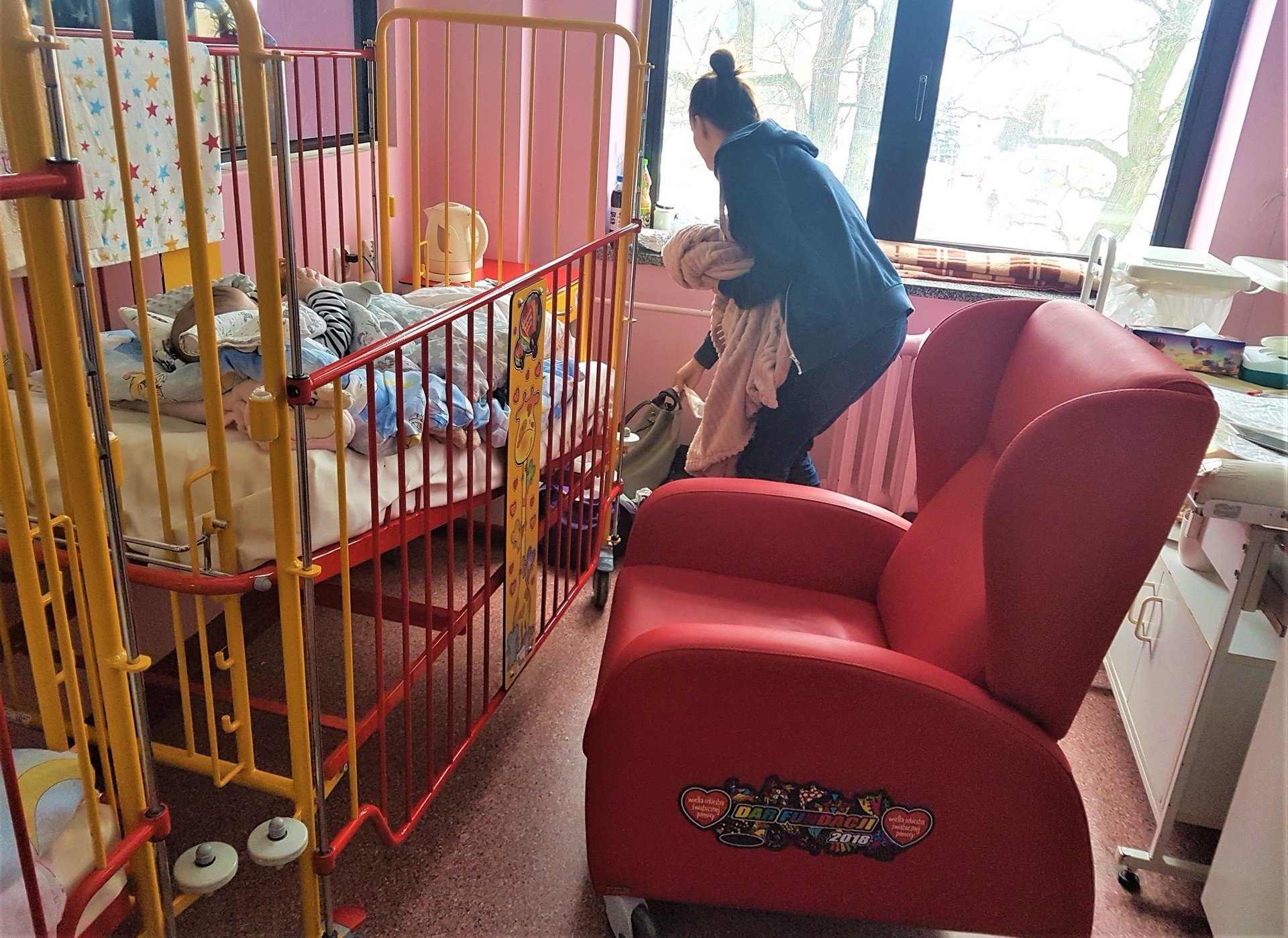 Szpital w Tarnobrzegu dostał fotele od WOŚP. Rodzice mogą spać, a nie  koczować | Echo Dnia Podkarpackie