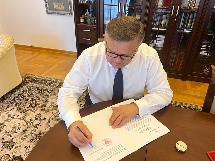 Wiceminister obrony narodowej Wojciech Skurkiewicz podpisał...
