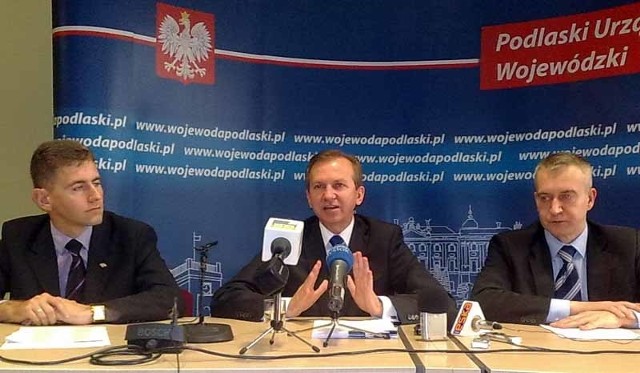 O małym ruchu granicznym mówił dzisiaj Sekretarz Stanu w Ministerstwie Spraw Zagranicznych Jan Borkowski (w środku).