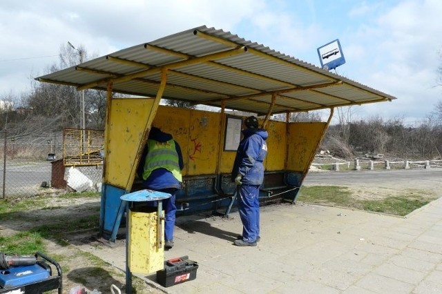 Wiaty na zgierskim dworcu PKS zostaną w ciągu tygodnia odnowione.