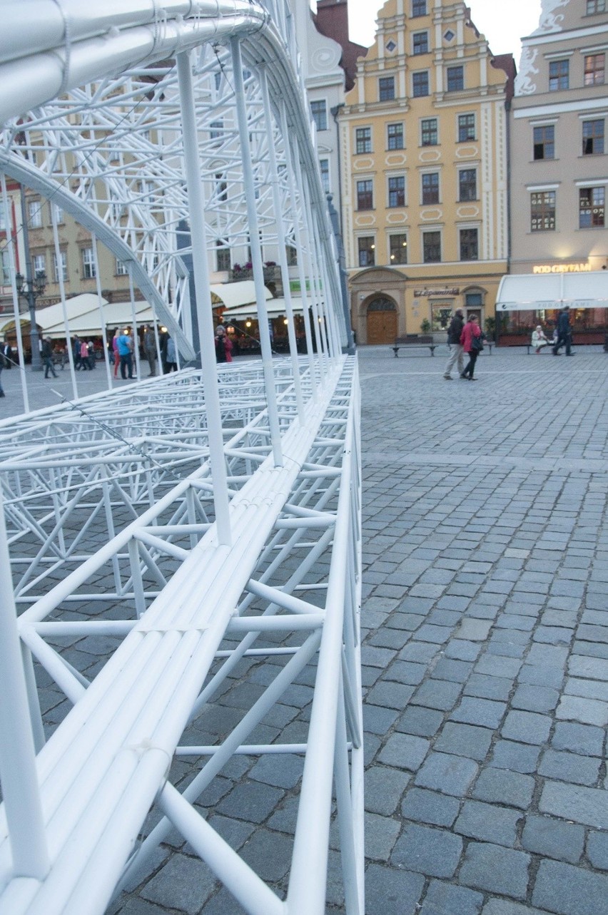 Świetlny pokaz i parada kapeluszników - tak zaprezentowały się wrocławskie mosty (ZDJĘCIA)