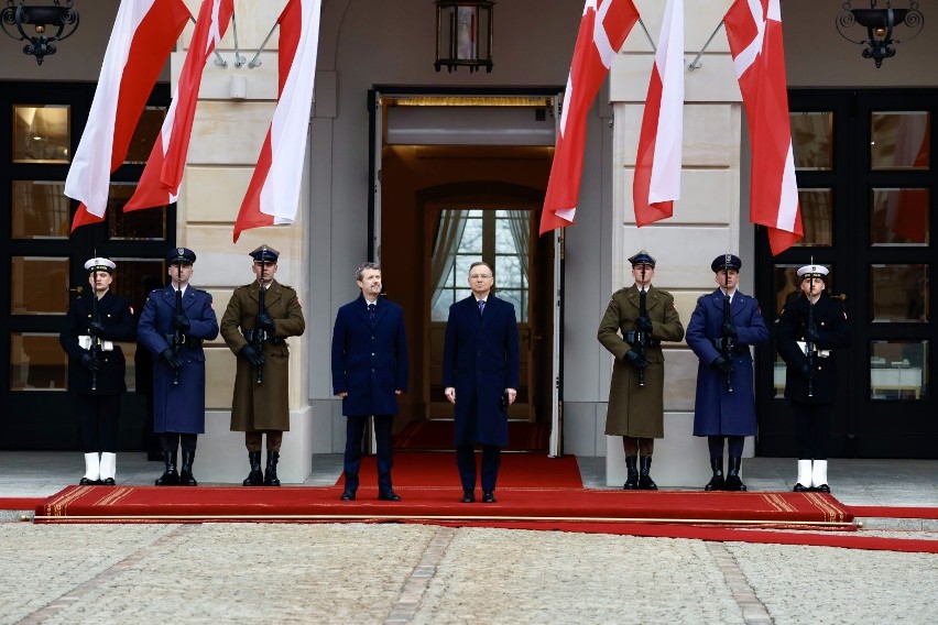 Król Danii Fryderyk X już w Polsce. Powitał go prezydent Andrzej Duda