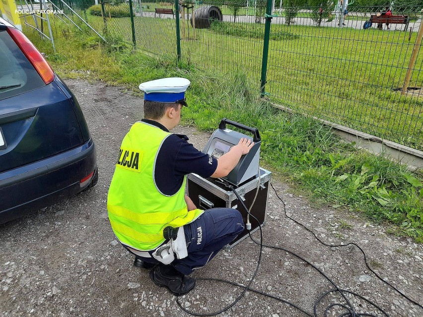 Zakopane. Policja bada spaliny. Niektórzy kierowcy stracili dowody rejestracyjne