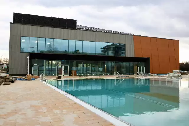 Trwa budowa nowego basenu przy ul. Wilanowskiej. Zobacz, jak wygląda w środku.
