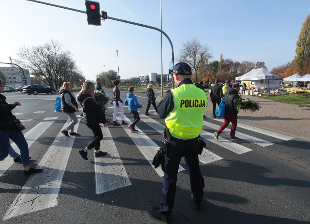 Wypadków w okolicy dnia Wszystkich Świętych jest mniej niż przed rokiem