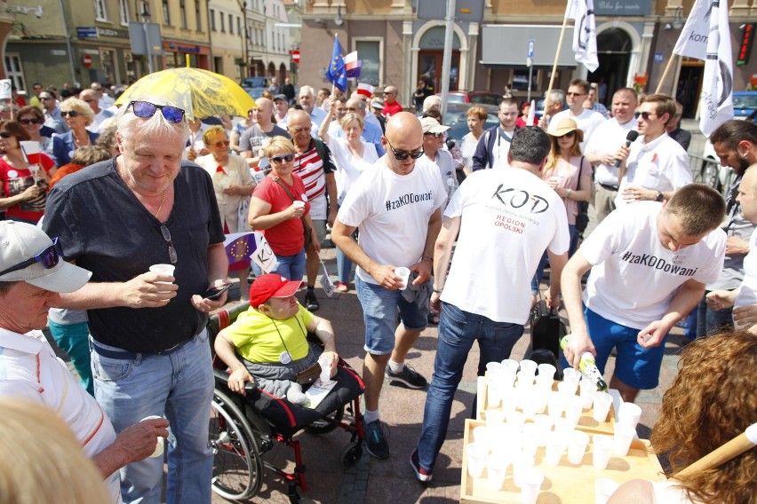 Manifestacja KOD w Opolu.