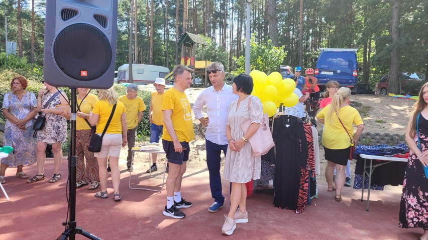 Wspaniały piknik na Rejowie w Skarżysku. Była świetna zabawa. Zebrano mnóstwo karmy dla potrzebujących zwierzaków. Zobacz zdjęcia