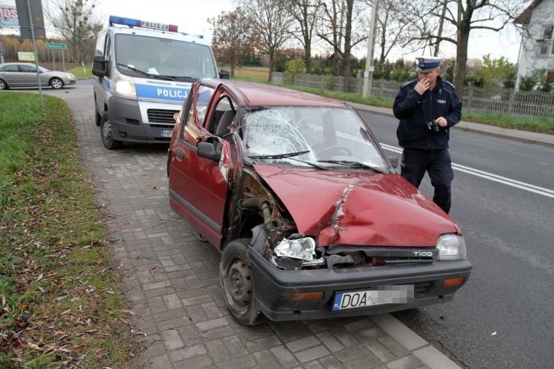 Wypadek na drodze Wrocław - Oława. Nissan zderzył się z daewoo (ZDJĘCIA)