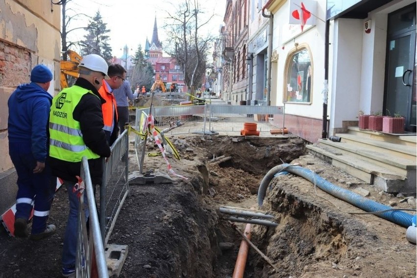 Myślenice. W mieście duże utrudnienia. Trwa rewitalizacja Rynku