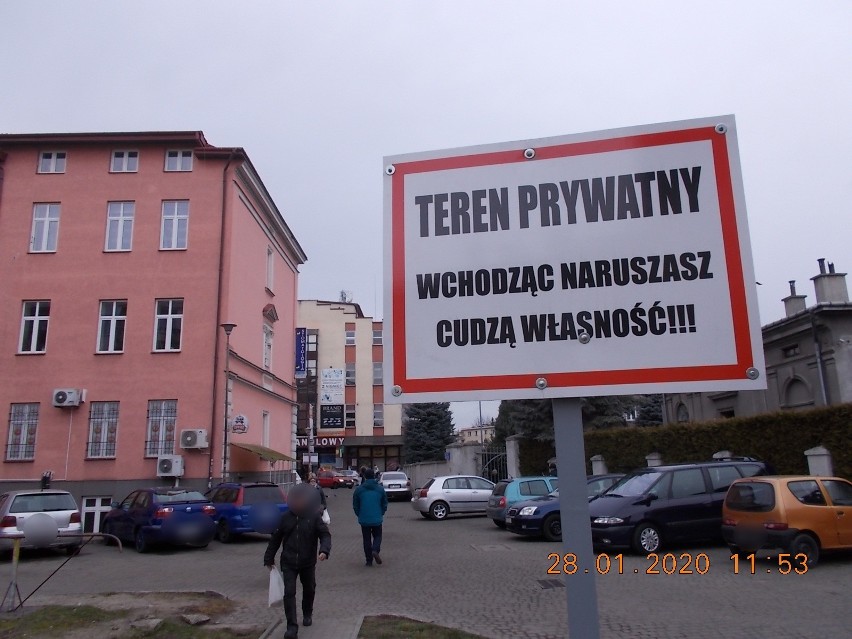 Mieszkaniec Przemyśla oburzony tablicą "Teren prywatny. Wchodząc naruszasz cudzą własność!!!" [ZDJĘCIA]