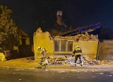 O krok od tragedii w Kobylinie. Na chodnik i ulicę runął fragment budynku. Zobacz zdjęcia