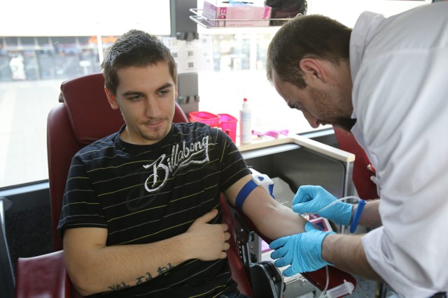 Krew w ramach walentynkowej akcji można oddać w poniedziałek w RCKiK w Opolu przy ul. Kośnego 55 między godz. 7 a 16.30.