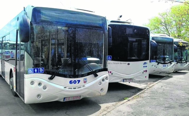 Nowe autobusy dotarły do Torunia dopiero po wielu miesiącach oczekiwania