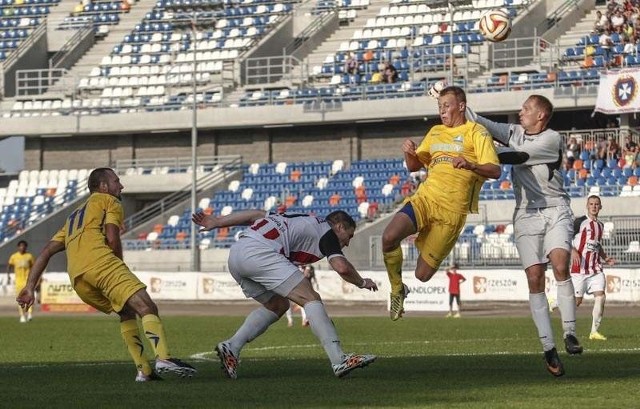 W rundzie jesiennej Resovia, jako gospodarz, zremisowała na stadionie miejskim ze Stalą 1-1. W Wielką Sobotę obie drużyny spotkają się po raz 78 w historii (licząc także mecze pucharowe)