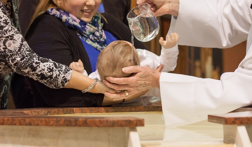 - Mój synek miał chrzest 4 dni temu. Chrzestna podarowała...