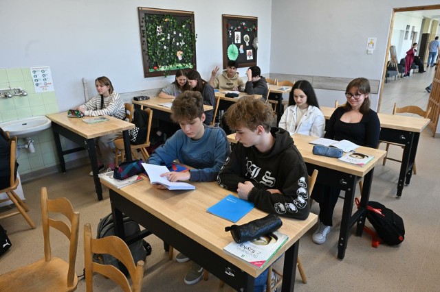 W SP nr 63 na bydgoskim Szwederowie uczy się obecnie 90 uczniów z Ukrainy, którzy przybyli tu po wybuchu wojny. Wszyscy dobrze się tutaj zaaklimatyzowali.