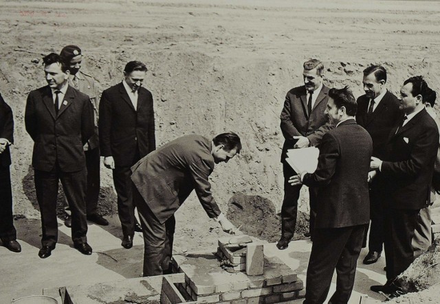 Wmurowanie aktu erekcyjnego pod budowę pływalni miało miejsce 15 czerwca 1968 roku. Pięć lat później oddano ją do użytku.