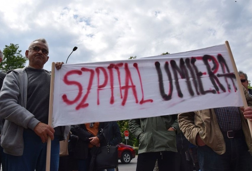 Protest przeciw zwolnieniom w szpitalu w Puławach