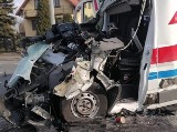 Koszmarny wypadek karetki w Zawierciu. Ratownik zginął w zmiażdżonym ambulansie