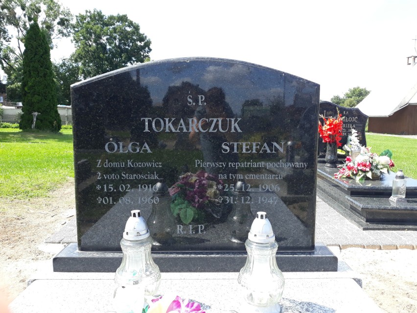 Grób dziadków Olgi Tokarczuk znajduje się w Krzywiczynach w...