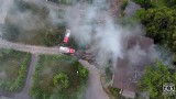 Ogromny pożar w Wierzchucinie w gminie Krokowa. Na miejscu działało aż 9 zastępów strażackich
