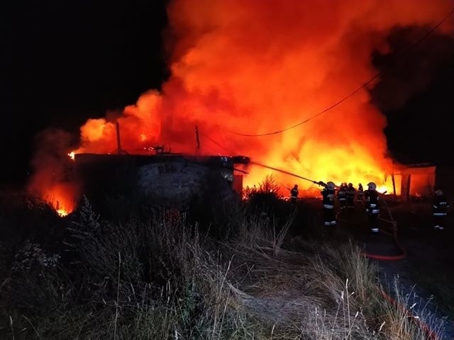 Stodoła i obora spłonęły w Rzeczkowie pod Wierzbicą