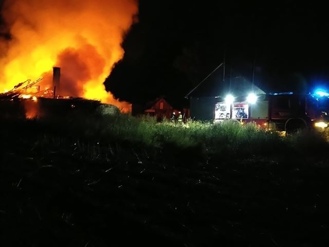 Stodoła i obora spłonęły w Rzeczkowie pod Wierzbicą