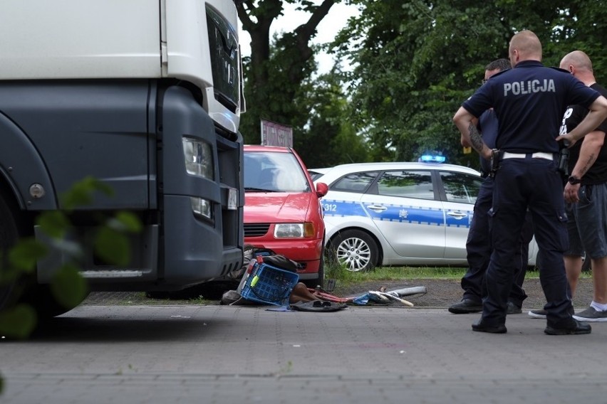 Do groźnego wypadku doszło dziś (19.06) rano obok parkingu...