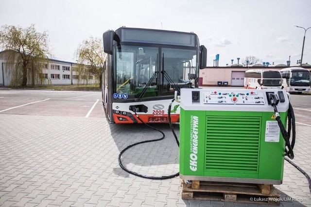 Pierwszy elektryczny autobus jest już w Radomiu i przejdzie testy sprawdzające.